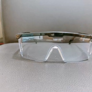 Kính bảo hộ kính chống dịch DKT trắng gọng đen chắn gió bụi tia UV chống chói hàng Việt Nam sản xuất